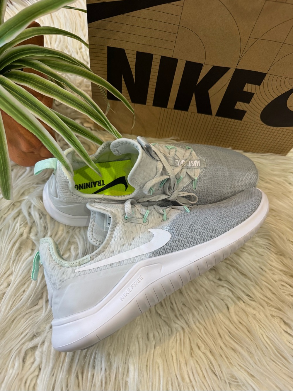 Women's Free TR 8 Training Sneakers